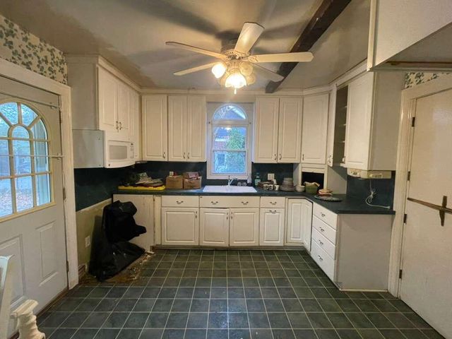 16 Devonshire Road, Pleasant Ridge, MI 48069