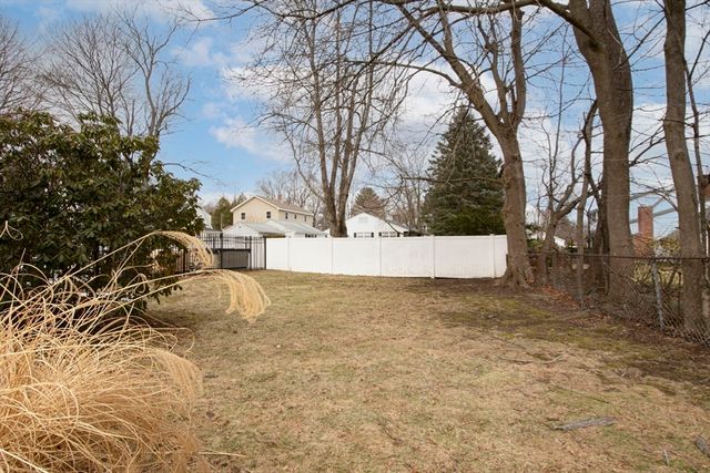 15 Monroe Street, Shrewsbury, MA 01545