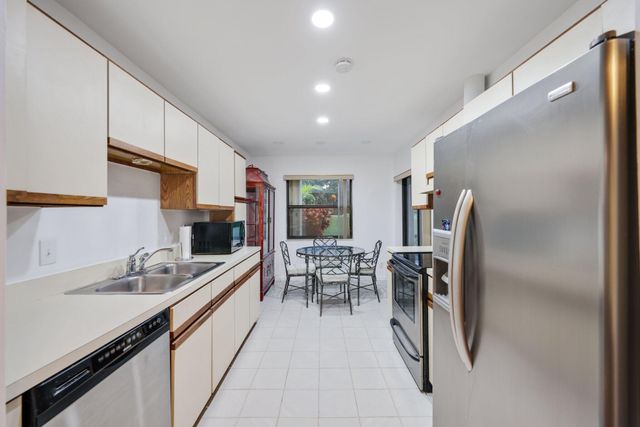 61 N Ironwood Way, Palm Beach Gardens, FL 33418