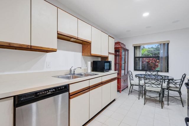 61 N Ironwood Way, Palm Beach Gardens, FL 33418