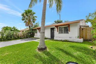 2712 NW 53rd St, Tamarac, FL 33309