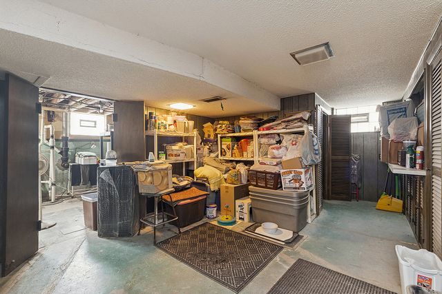 9635 S Francisco Avenue, Evergreen Park, IL 60805