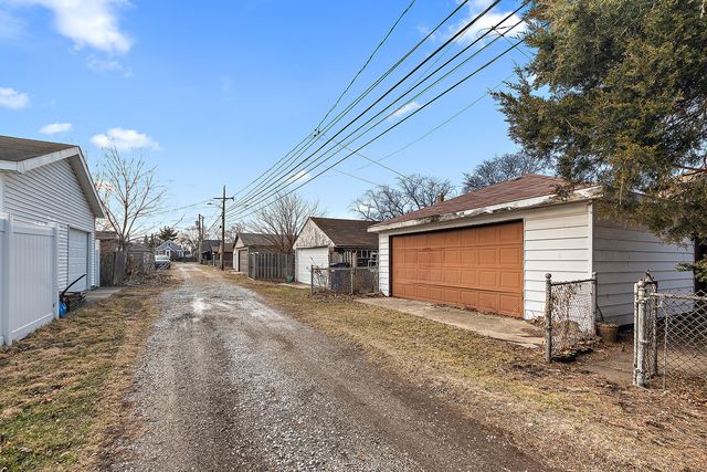 9635 S Francisco Avenue, Evergreen Park, IL 60805