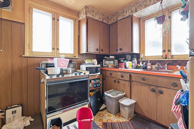 9635 S Francisco Avenue, Evergreen Park, IL 60805