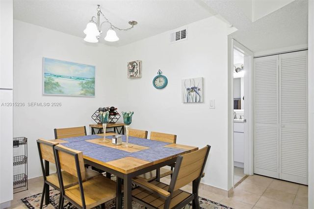 400 Palm Cir W 102, Pembroke Pines, FL 33025