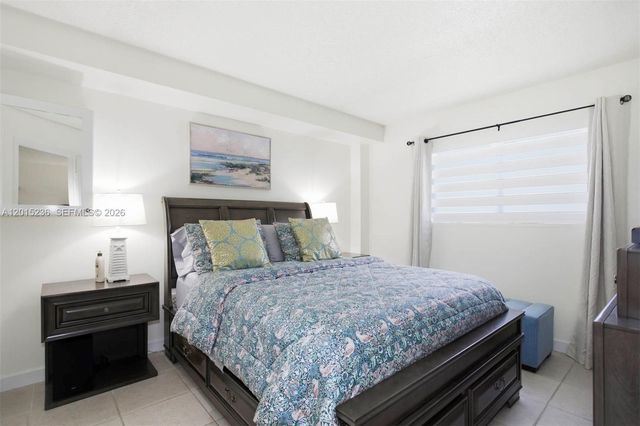 400 Palm Cir W 102, Pembroke Pines, FL 33025