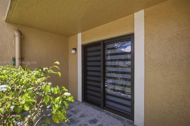 400 Palm Cir W 102, Pembroke Pines, FL 33025