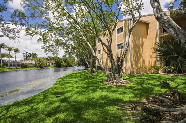 400 Palm Cir W 102, Pembroke Pines, FL 33025