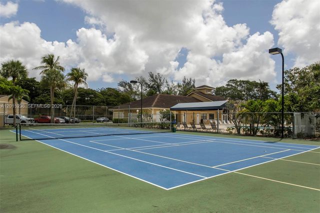 400 Palm Cir W 102, Pembroke Pines, FL 33025