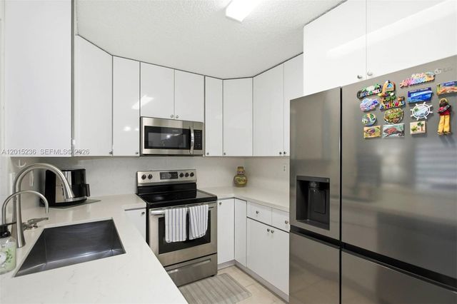 400 Palm Cir W 102, Pembroke Pines, FL 33025