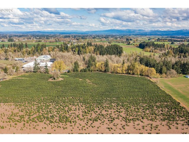 6150 S MILLER Rd, Hubbard, OR 97032
