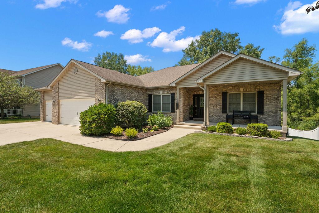 12612 Marsh Landing Pkwy, Cedar Lake, IN 46303