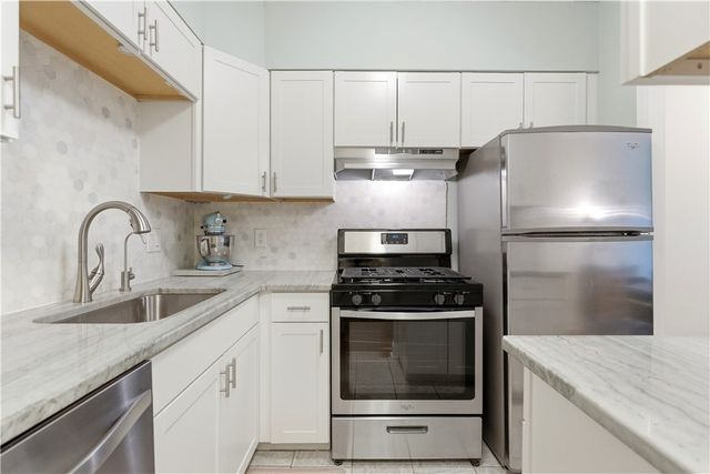 5825 5th Ave 201, Shadyside, PA 15232