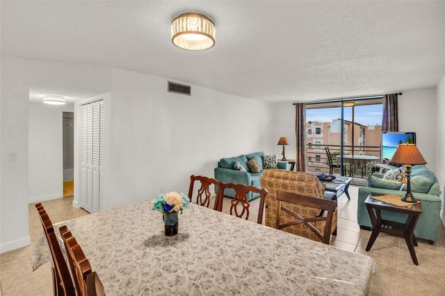 2840 Somerset Drive 403, Lauderdale Lakes, FL 33311