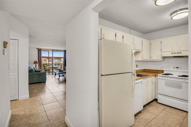 2840 Somerset Drive 403, Lauderdale Lakes, FL 33311