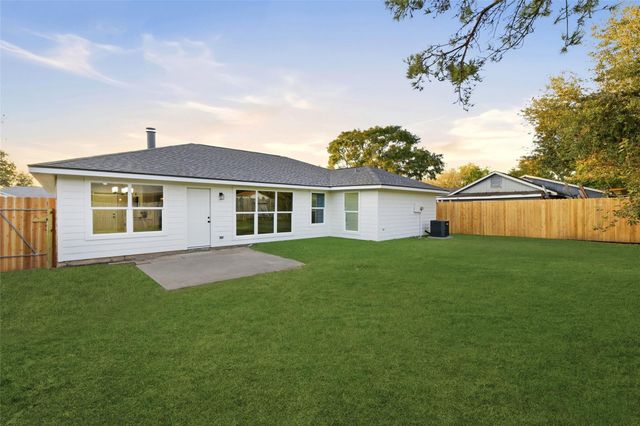 7414 Seminole Street, Baytown, TX 77521