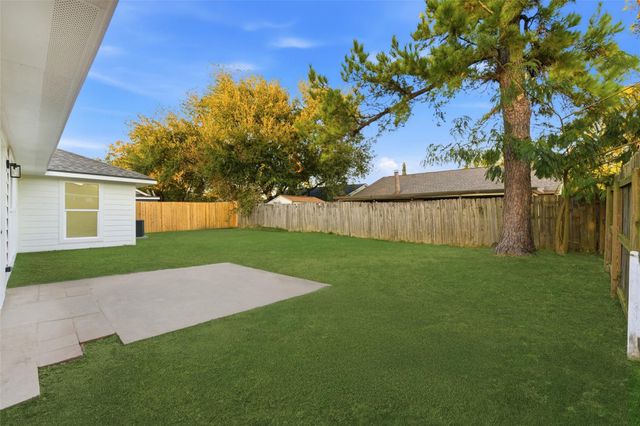 7414 Seminole Street, Baytown, TX 77521