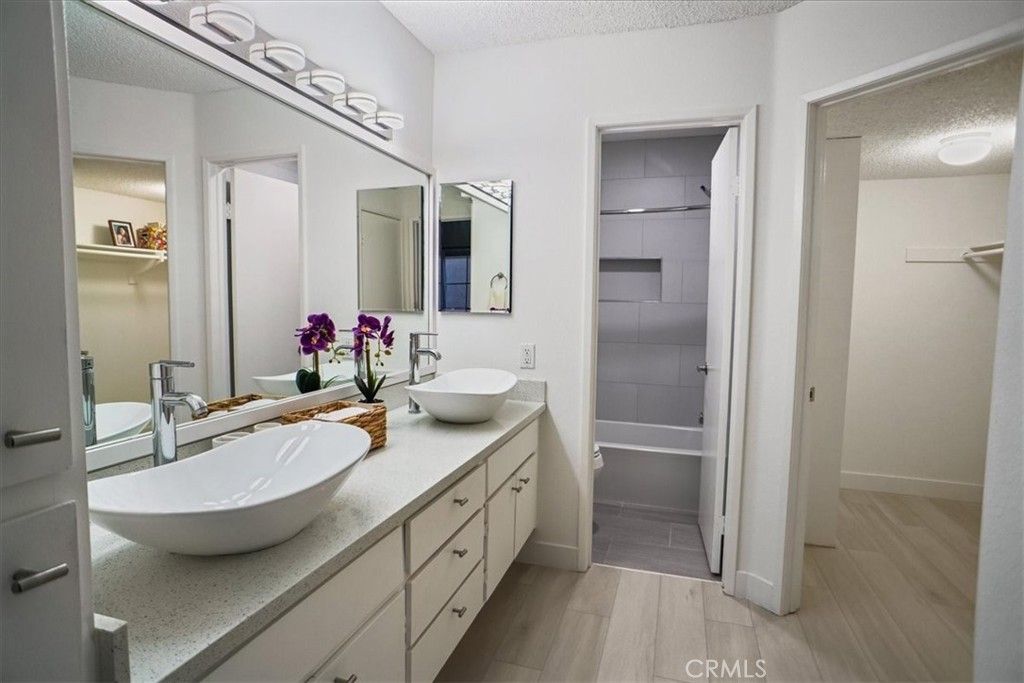 Image 12 of property listing at 23633 Del Monte 272, Valencia, CA 91355