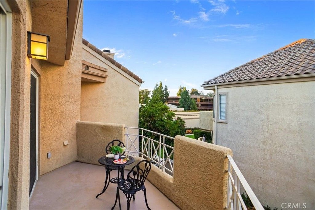 Image 6 of property listing at 23633 Del Monte 272, Valencia, CA 91355