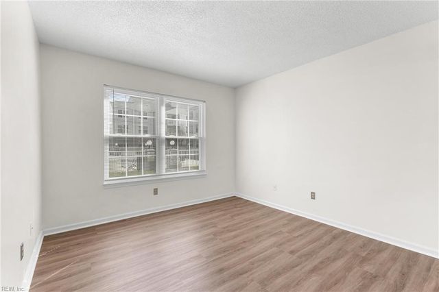 616 Shoreham Ct Apt 102, Virginia Beach, VA 23451