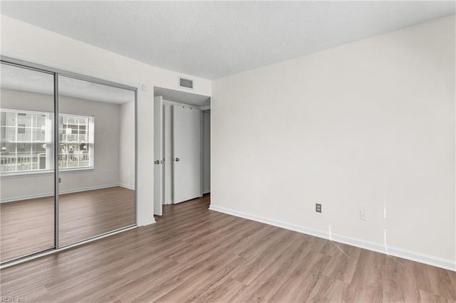 616 Shoreham Ct Apt 102, Virginia Beach, VA 23451