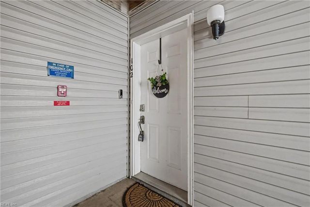 616 Shoreham Ct Apt 102, Virginia Beach, VA 23451