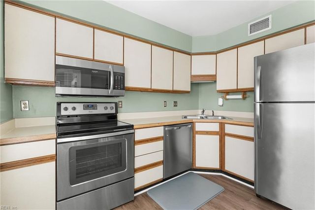 616 Shoreham Ct Apt 102, Virginia Beach, VA 23451