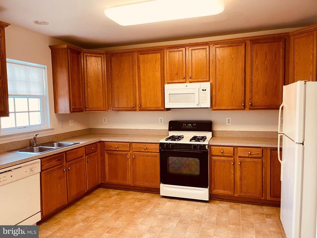 16802 SWEENEY LN, Woodbridge, VA 22191