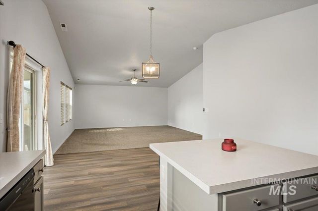 7565 E Bratton Dr., Nampa, ID 83687