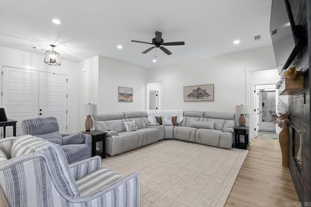 132 Harmony Village Drive, Haskell, AR 72015