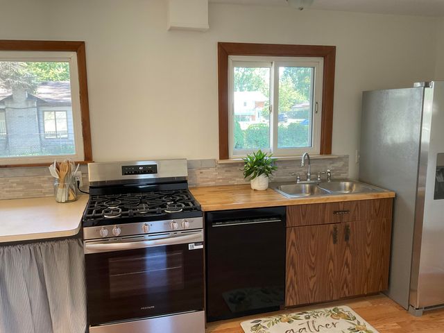 20425 Powers Avenue, Dearborn Heights, MI 48125