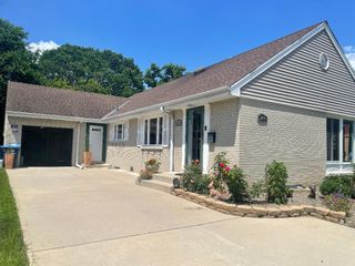 1278 E River Drive, Des Plaines, IL 60018