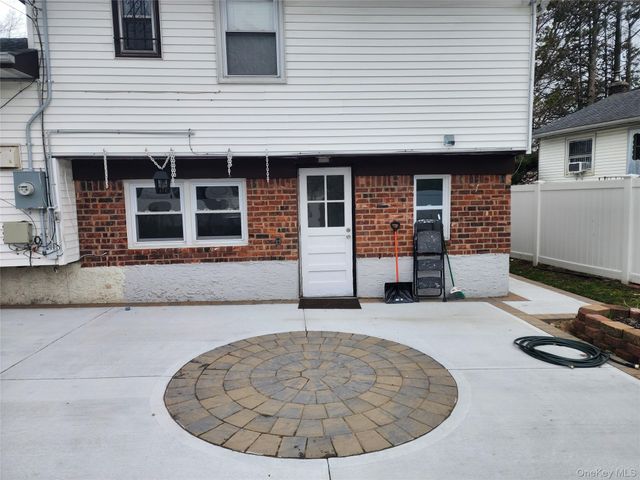 3 Nancy Place, East Massapequa, NY 11758