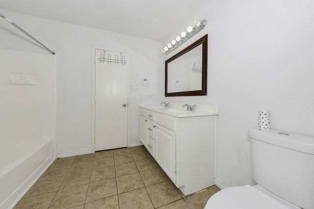 6021 Lucas Court, Fort Worth, TX 76119