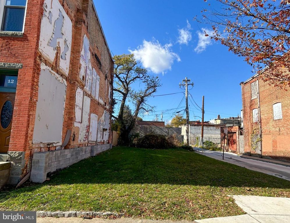 Image 1 of property listing at 10 S CALHOUN ST, Baltimore, MD 21223