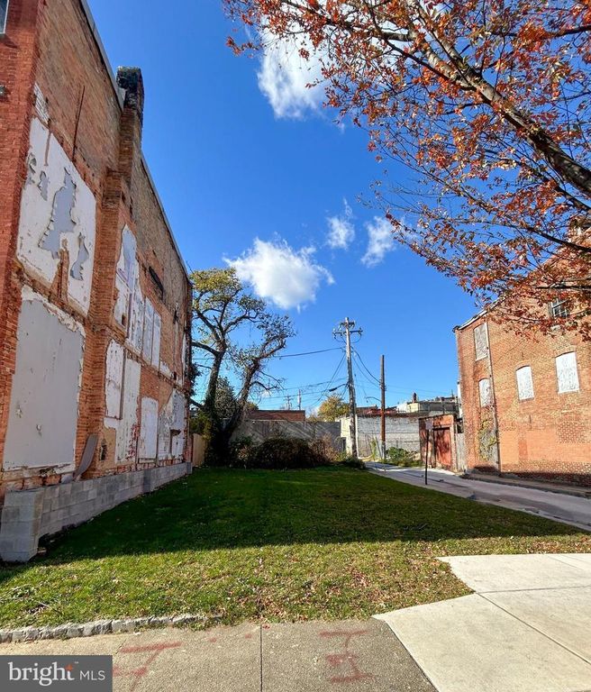 Image 2 of property listing at 10 S CALHOUN ST, Baltimore, MD 21223