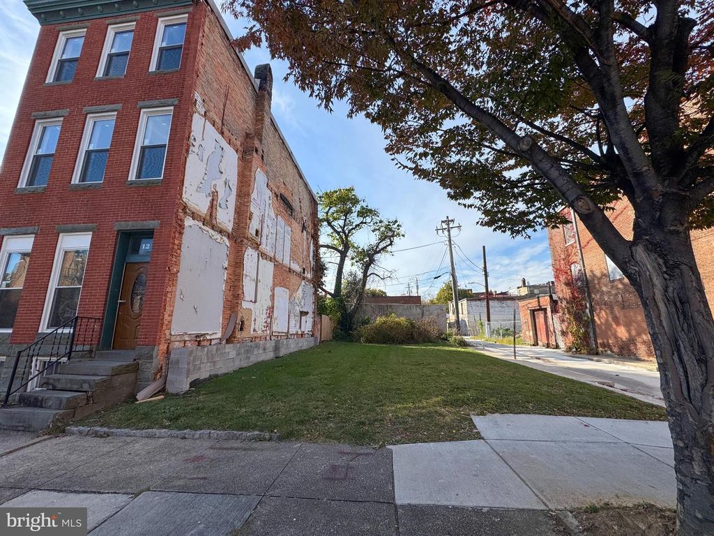 Image 3 of property listing at 10 S CALHOUN ST, Baltimore, MD 21223