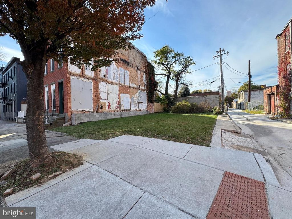Image 4 of property listing at 10 S CALHOUN ST, Baltimore, MD 21223
