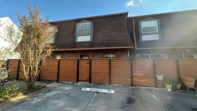 9303 Hammerly Boulevard 702, Houston, TX 77080