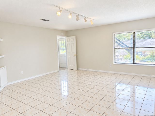 101 MISSION DR, New Braunfels, TX 78130