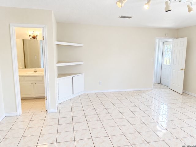 101 MISSION DR, New Braunfels, TX 78130