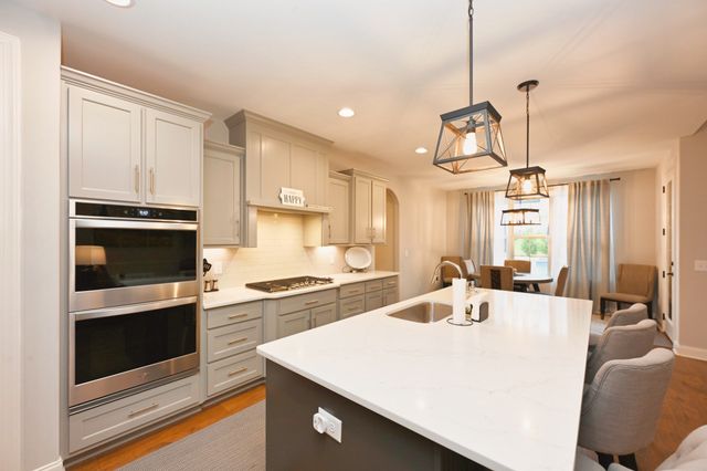 963 Luxborough Dr, Hendersonville, TN 37075