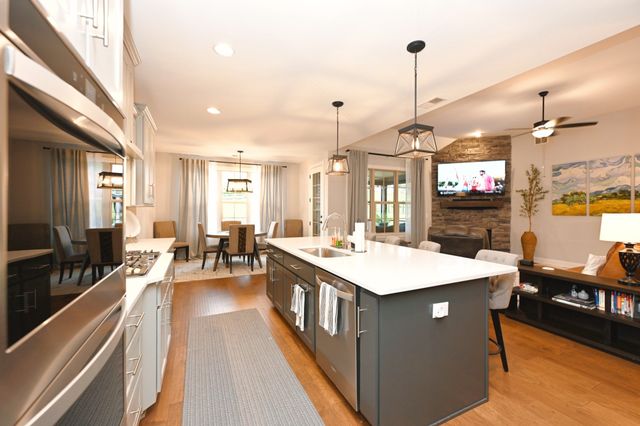 963 Luxborough Dr, Hendersonville, TN 37075