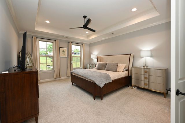 963 Luxborough Dr, Hendersonville, TN 37075