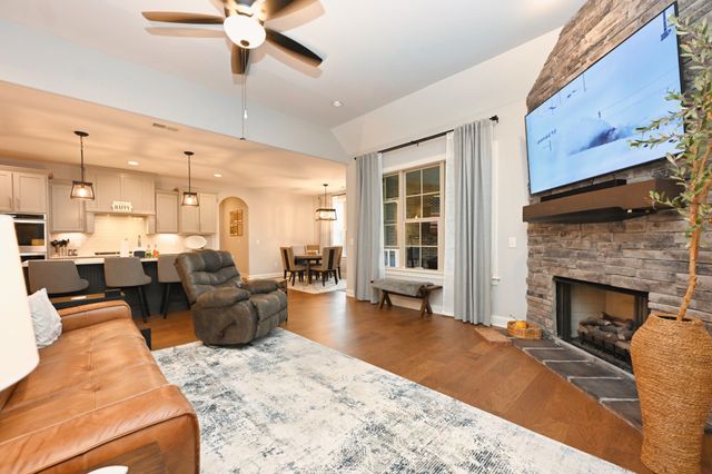 963 Luxborough Dr, Hendersonville, TN 37075