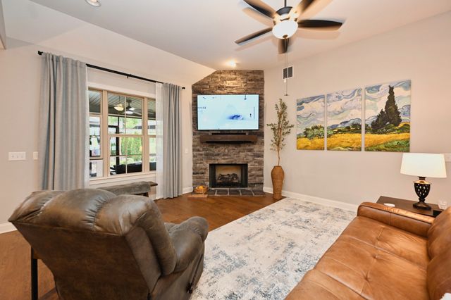 963 Luxborough Dr, Hendersonville, TN 37075