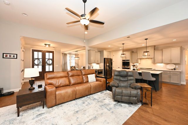 963 Luxborough Dr, Hendersonville, TN 37075