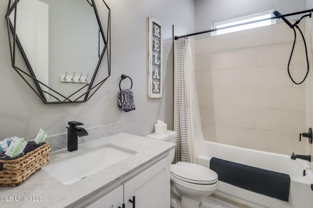 1411 2nd Street, Gulfport, MS 39501