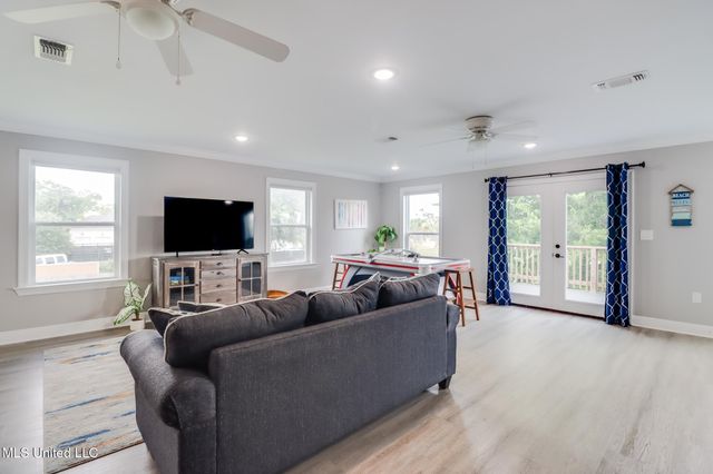 1411 2nd Street, Gulfport, MS 39501