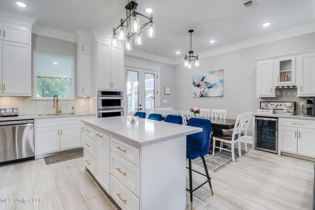 1411 2nd Street, Gulfport, MS 39501